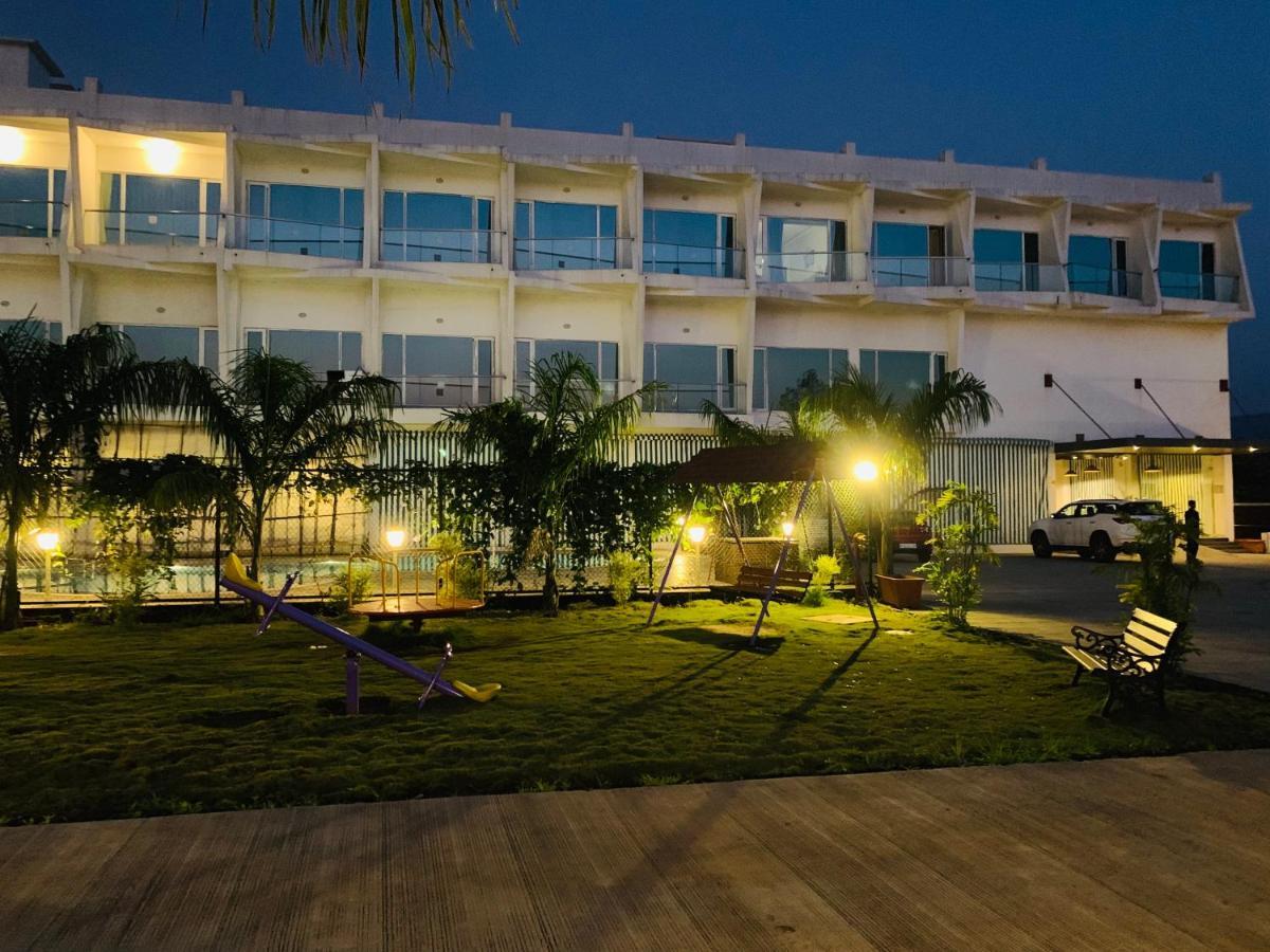 Viola Beacon Resort, Lonavala Kültér fotó