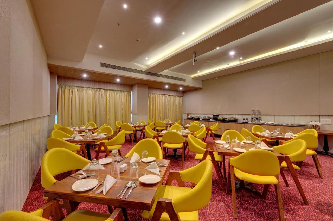 Viola Beacon Resort, Lonavala Kültér fotó