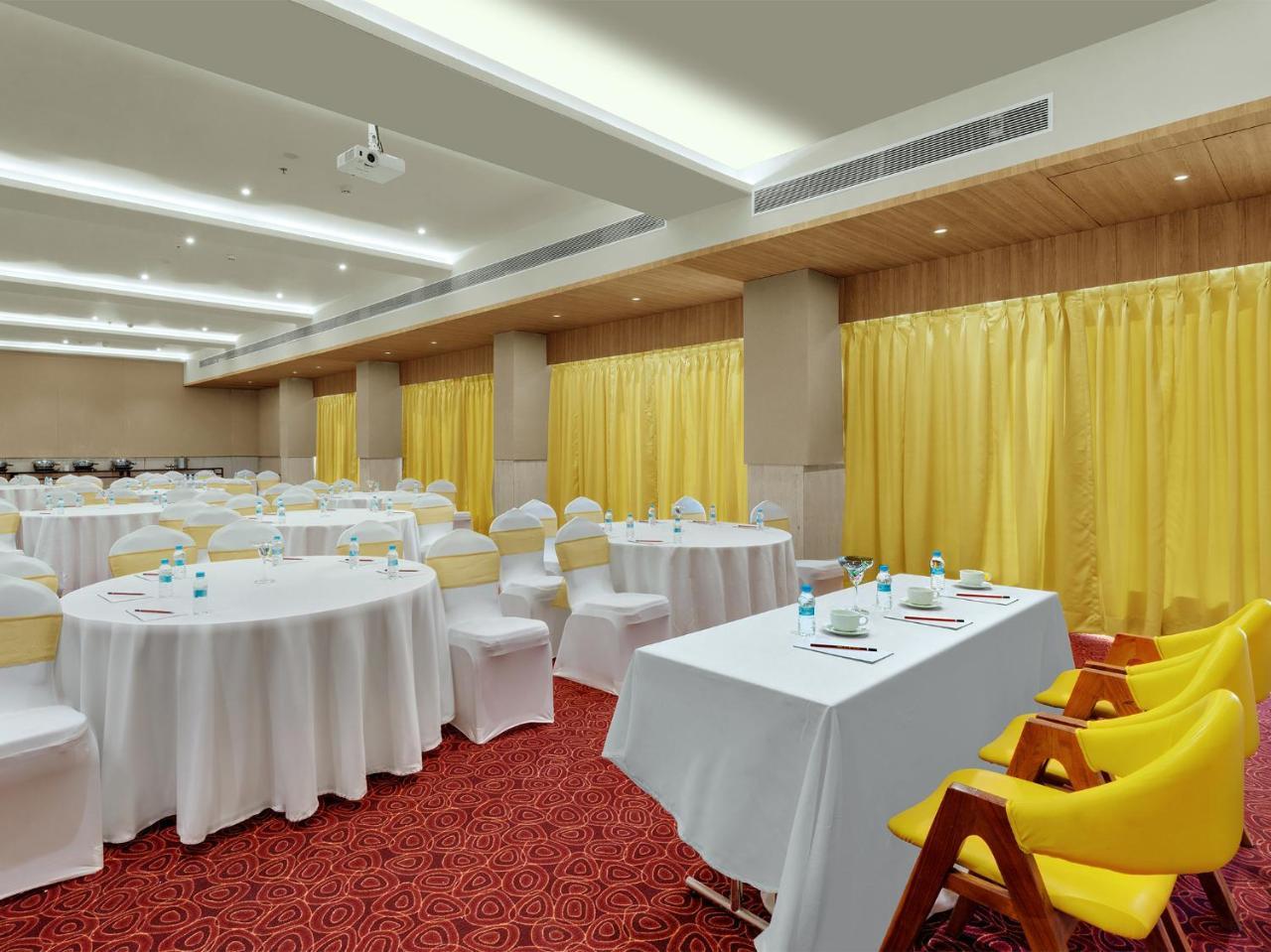 Viola Beacon Resort, Lonavala Kültér fotó
