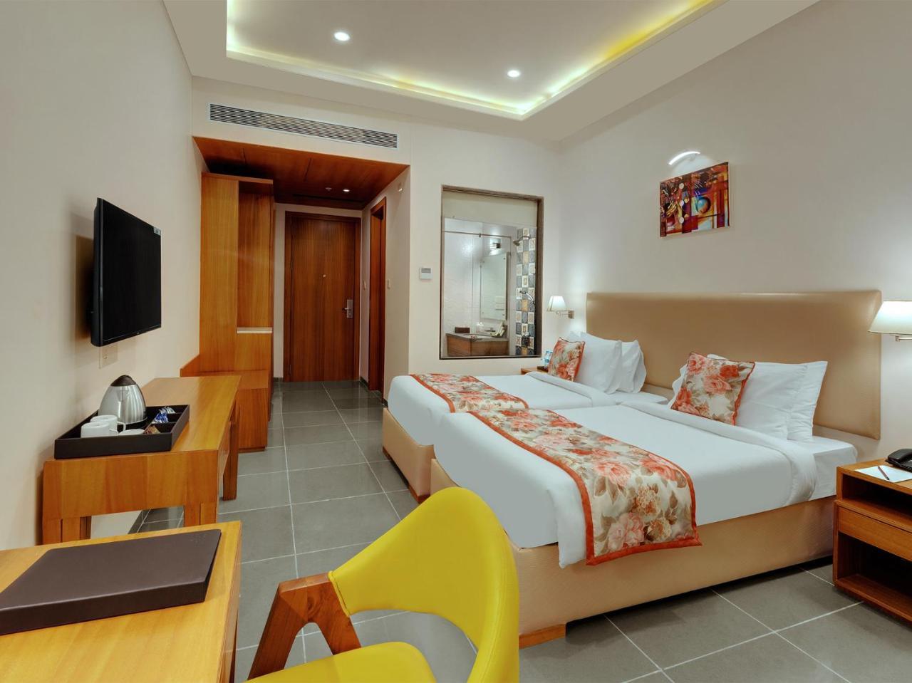 Viola Beacon Resort, Lonavala Kültér fotó