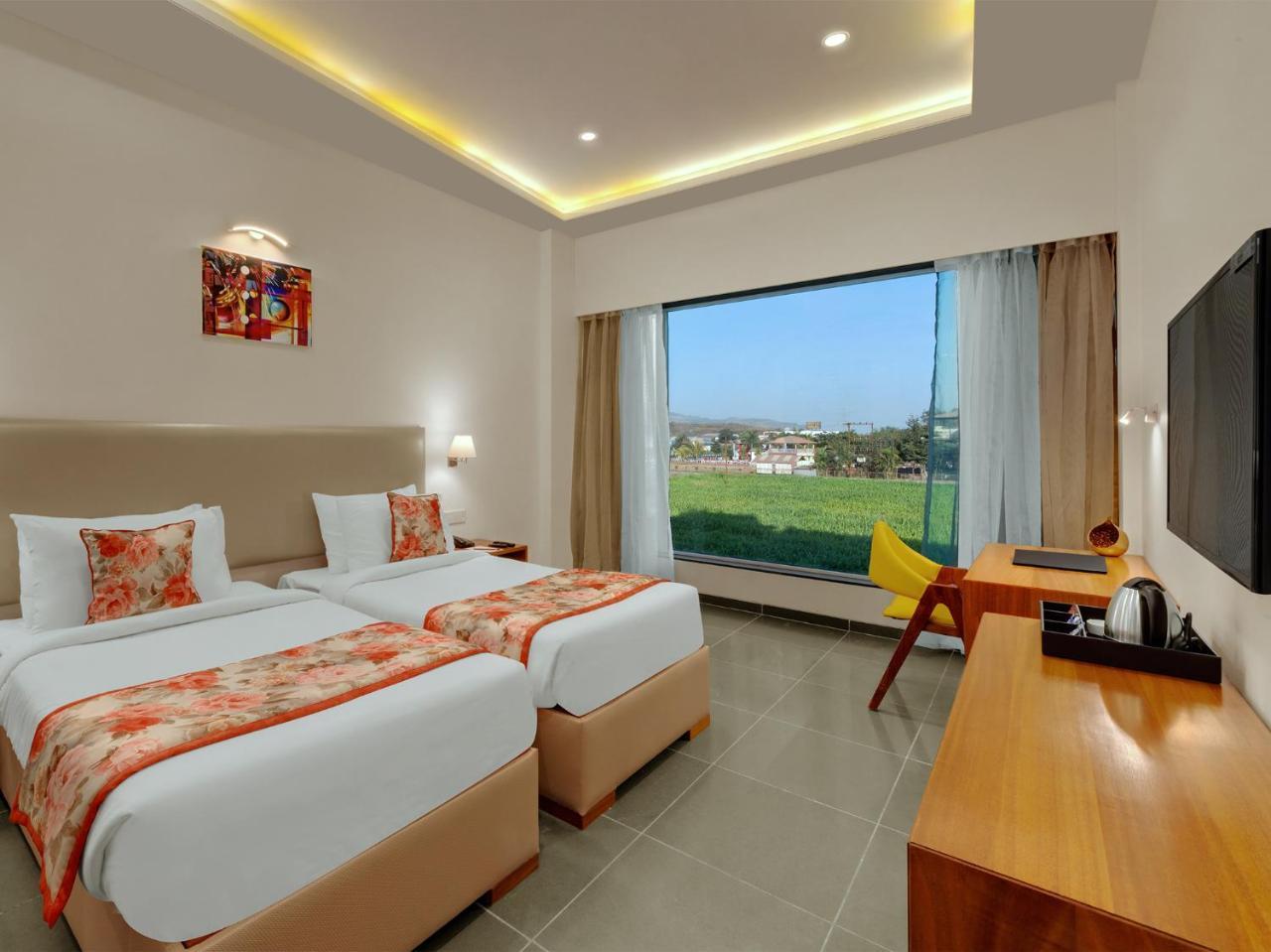 Viola Beacon Resort, Lonavala Kültér fotó